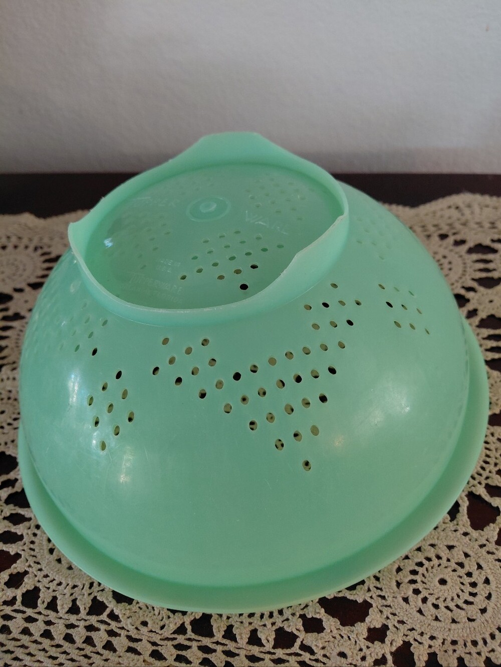 Tupperware Green Strainer/Colander - Picture 2 of 3